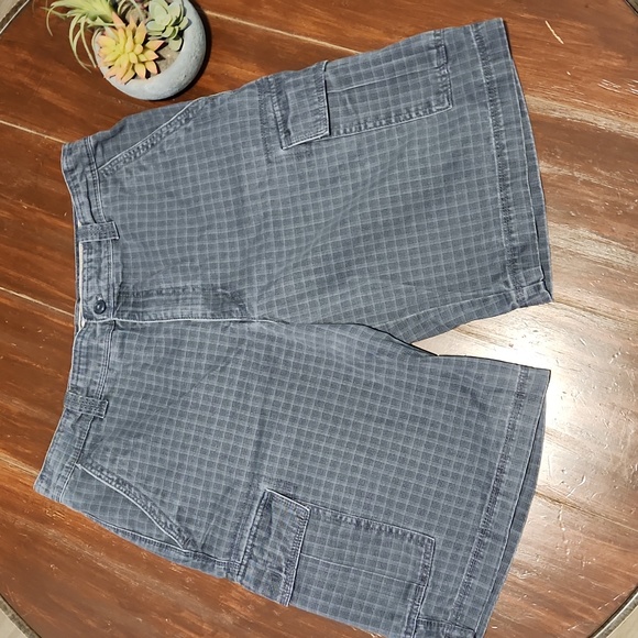 IZOD Navy Plaid Cargo Shorts (0778) - Picture 1 of 6